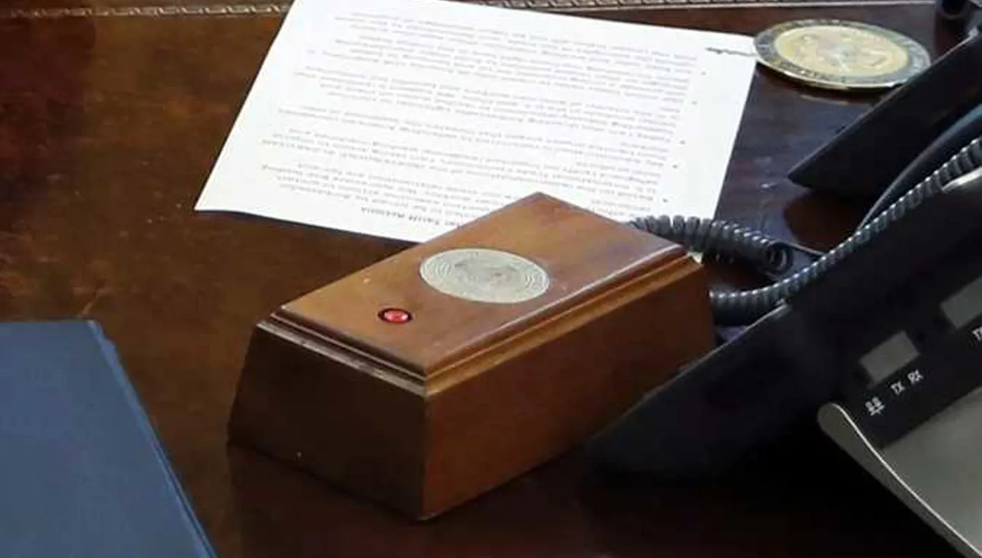 ترامب يكشف سر الزر الأحمر ‏الشهير