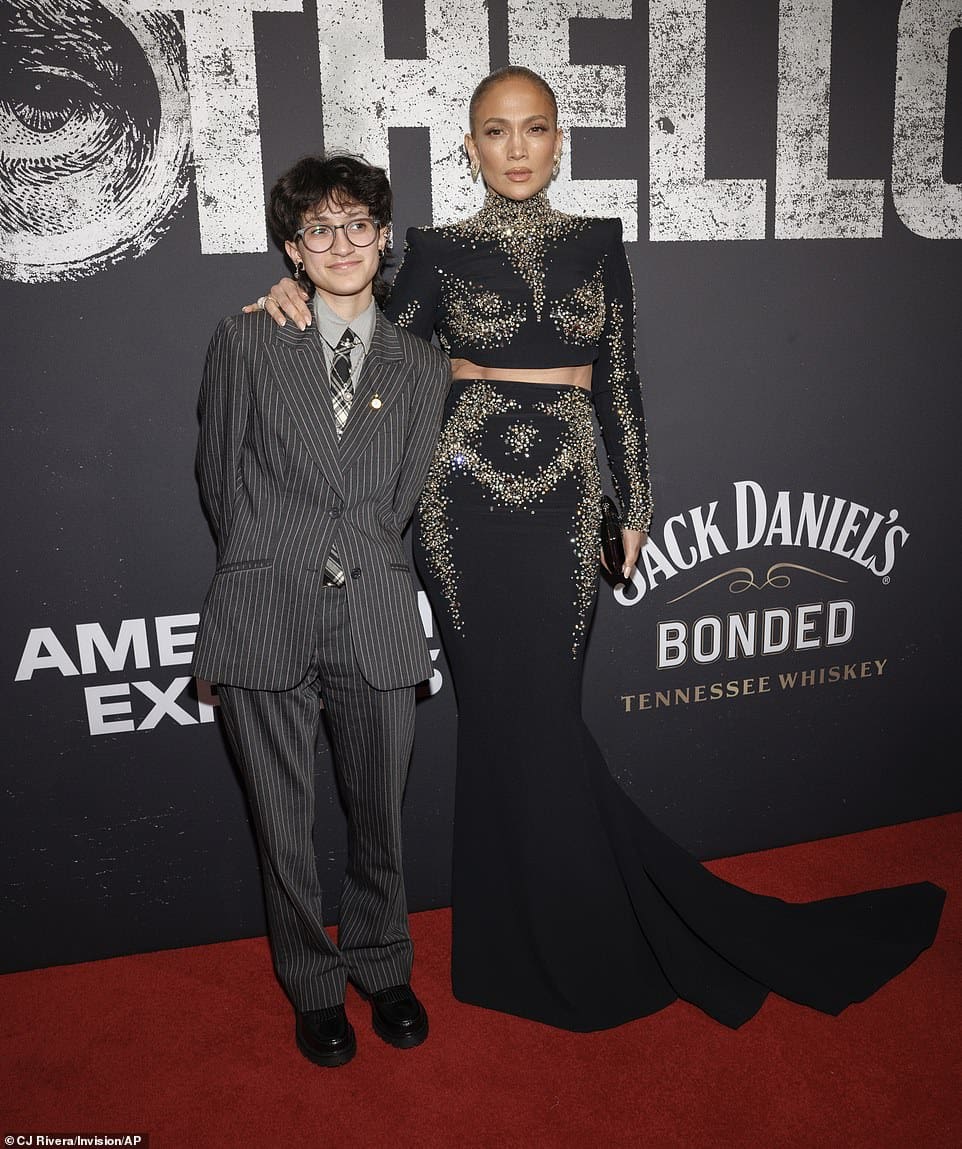 جينيفر لوبيز تتألق بتصميم زهير مراد في عرض "أوثيلو"