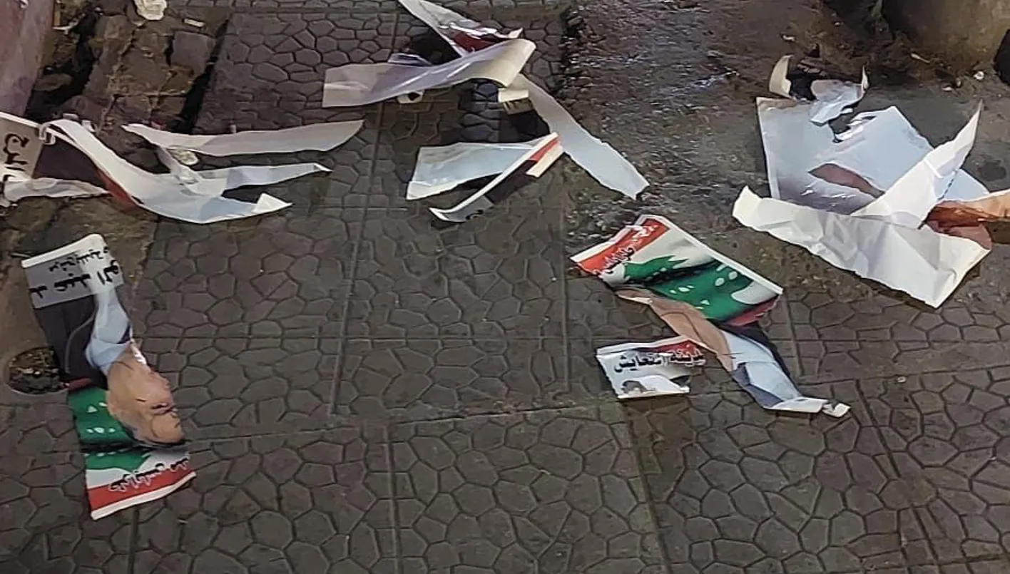 تمزيق صور مرشحين للمجلس البلدي في طرابلس شمال لبنان