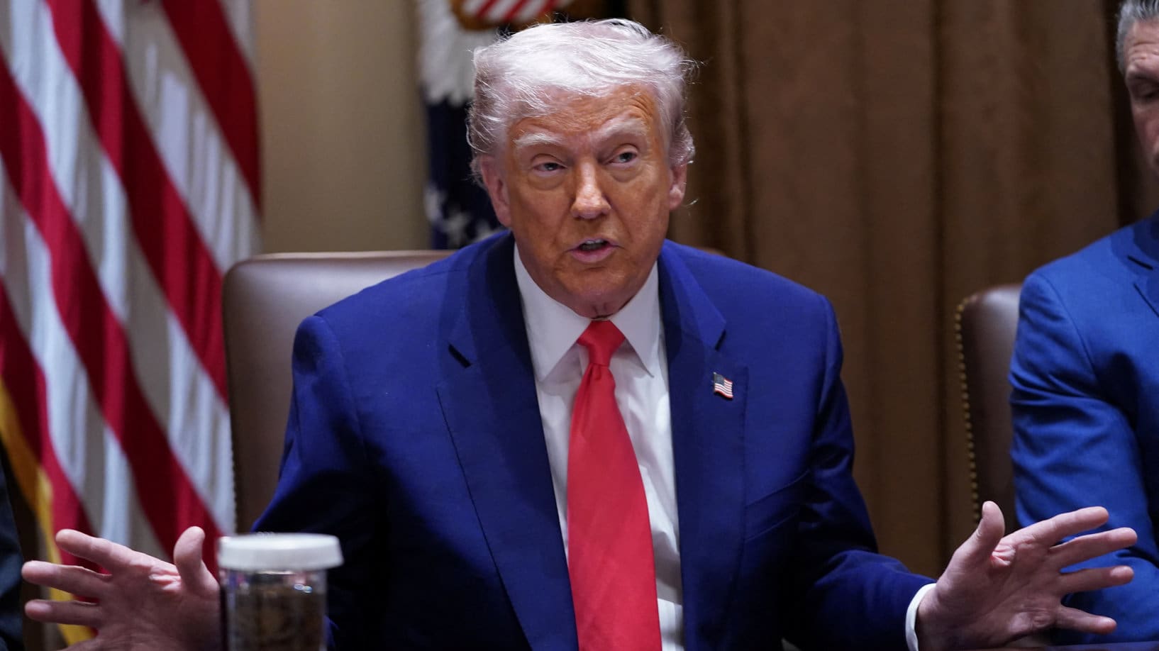 ترامب يعقد اجتماعًا مع مستشاريه لمناقشة الملف الإيراني