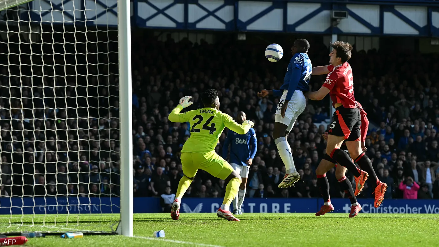 مدرب مانشستر يونايتد يتحدث عن سبب استبعاد أونانا