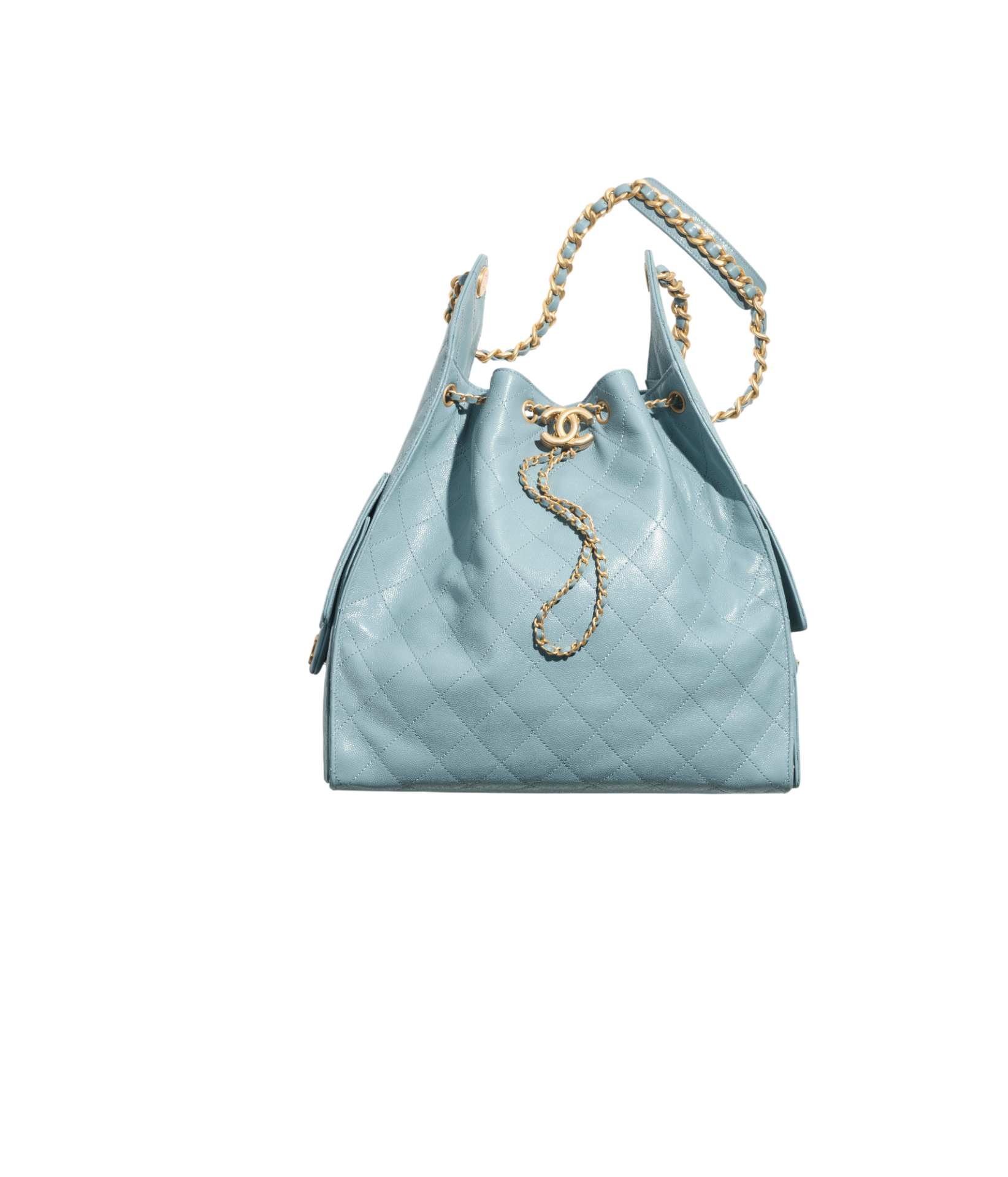 Chanel 25: أيقونة جديدة تجمع الأناقة والعملية في مجموعة ربيع وصيف 2025