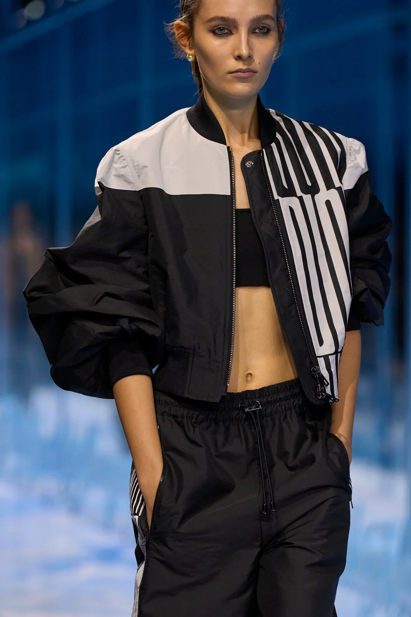 سترة Bomber Jacket تعود لموضة ربيع وصيف 2025