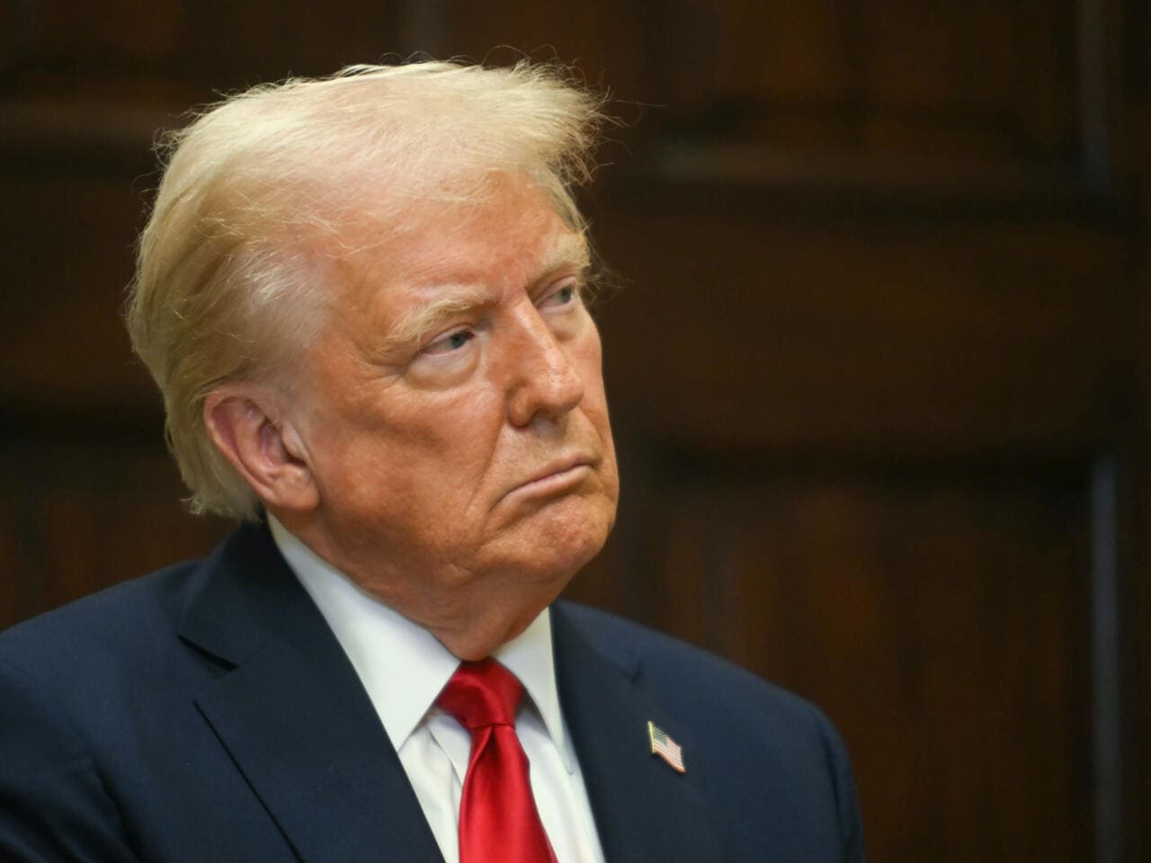 ترامب يؤكد رغبة زيلينسكي في إنهاء الحرب ويعد بمحادثات مع بوتين