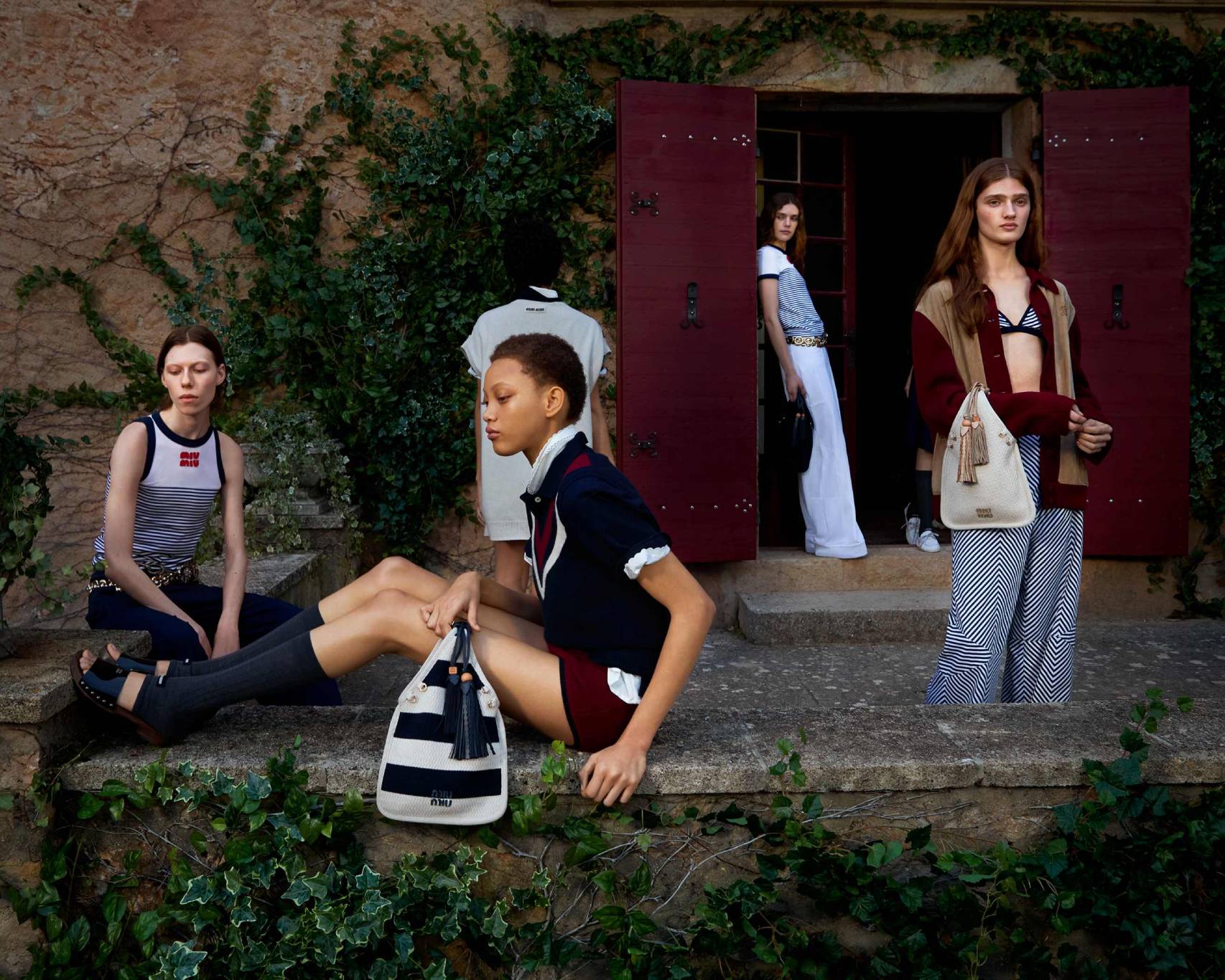 ميوميو وكاثرين مارتن: تعاون فني يعيد تعريف الموضة المستدامة