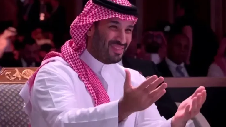 بالفيديو: ردة فعل الأمير محمد بن سلمان على إعلان ترامب رفع العقوبات عن سوريا