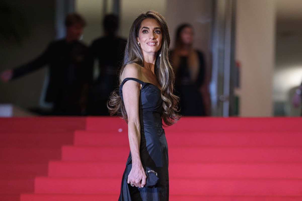 إطلالة ساحرة لأمل كلوني