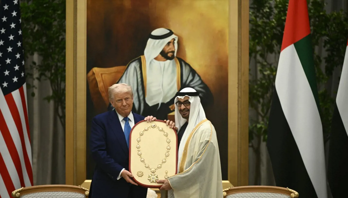 محمد بن زايد يمنح ترامب "وسام زايد"