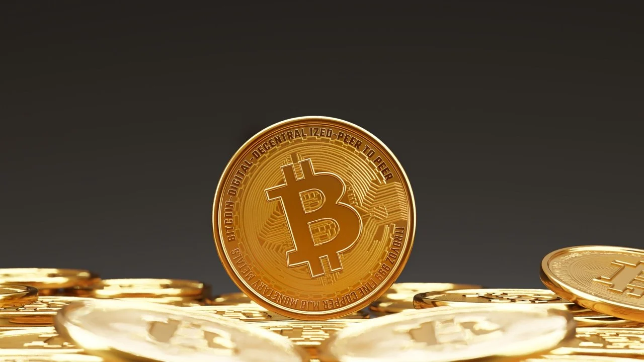 البيتكوين تتراجع عن حاجز الـ 100 ألف دولار