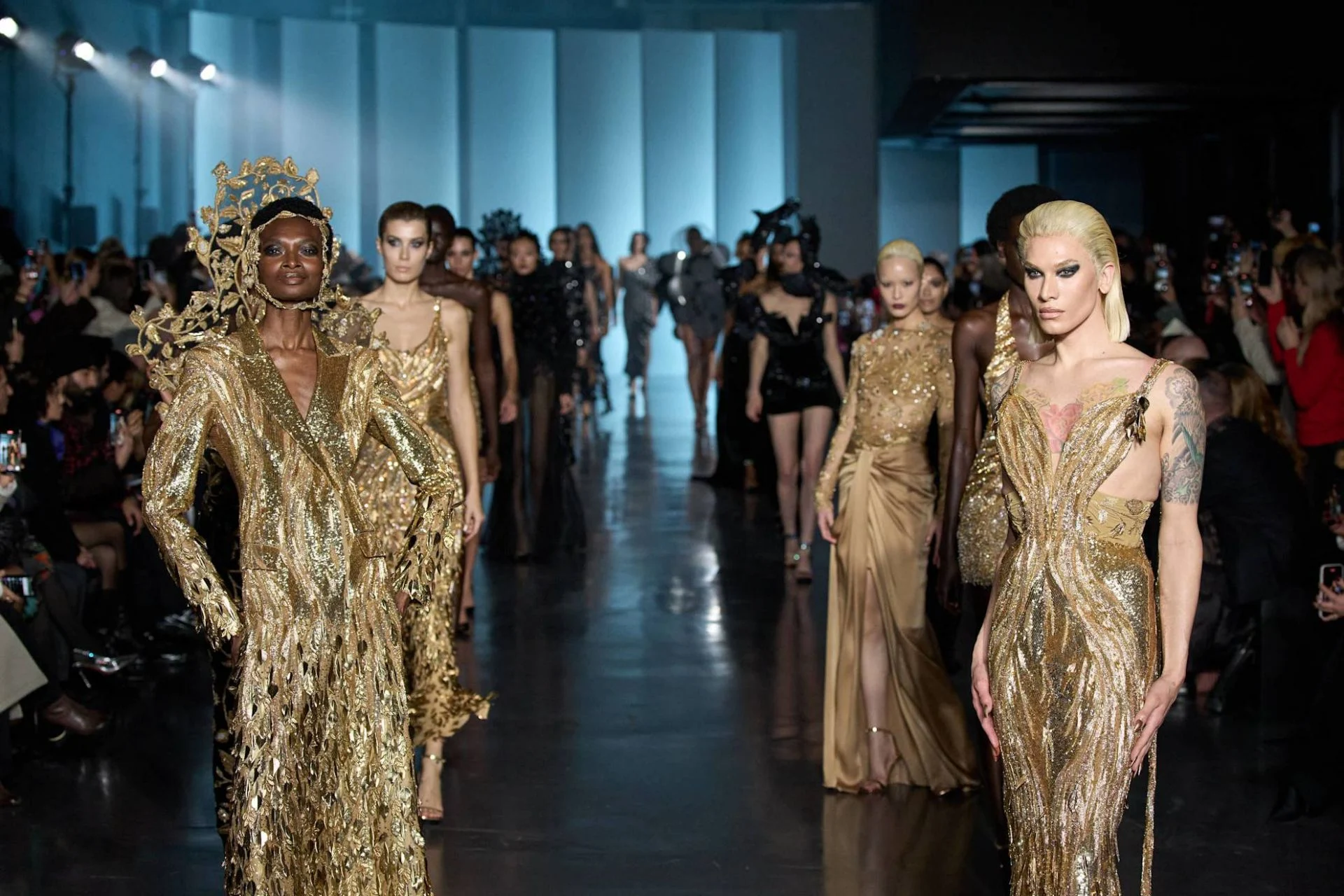 الفساتين الذهبية المطرّزة: عنوان الفخامة المنتظرة لمهرجان "كان" 2025