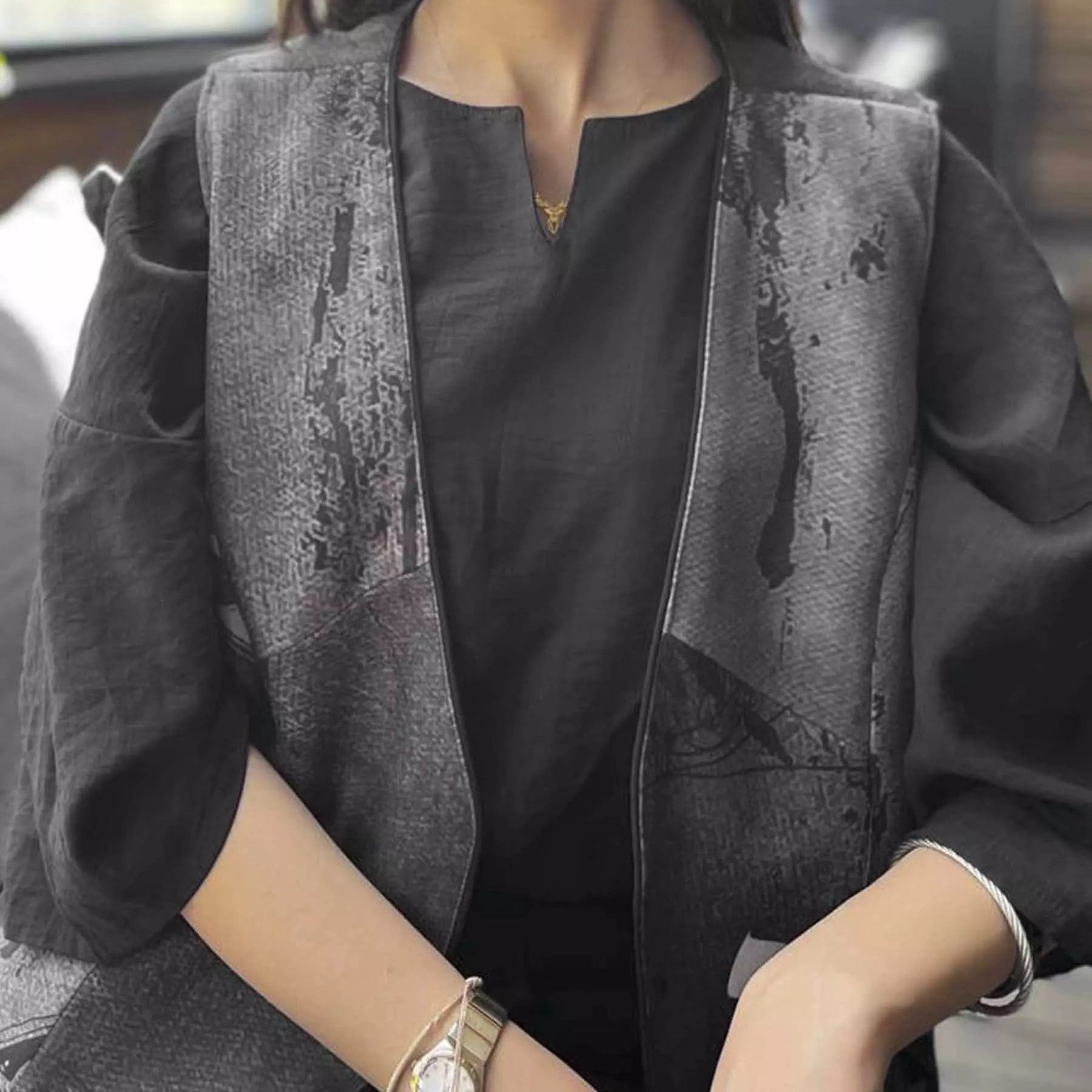 سترات الربيع 2025: أبرز التصاميم التي يجب أن تكون في خزانتك