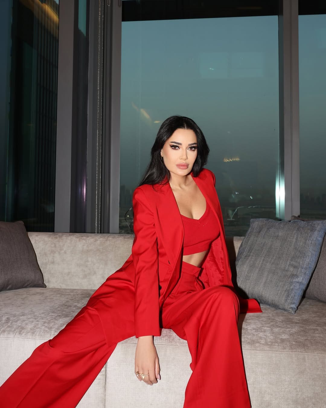 سيرين عبد النور تتألق بإطلالة حمراء جريئة من "ماكس مارا"