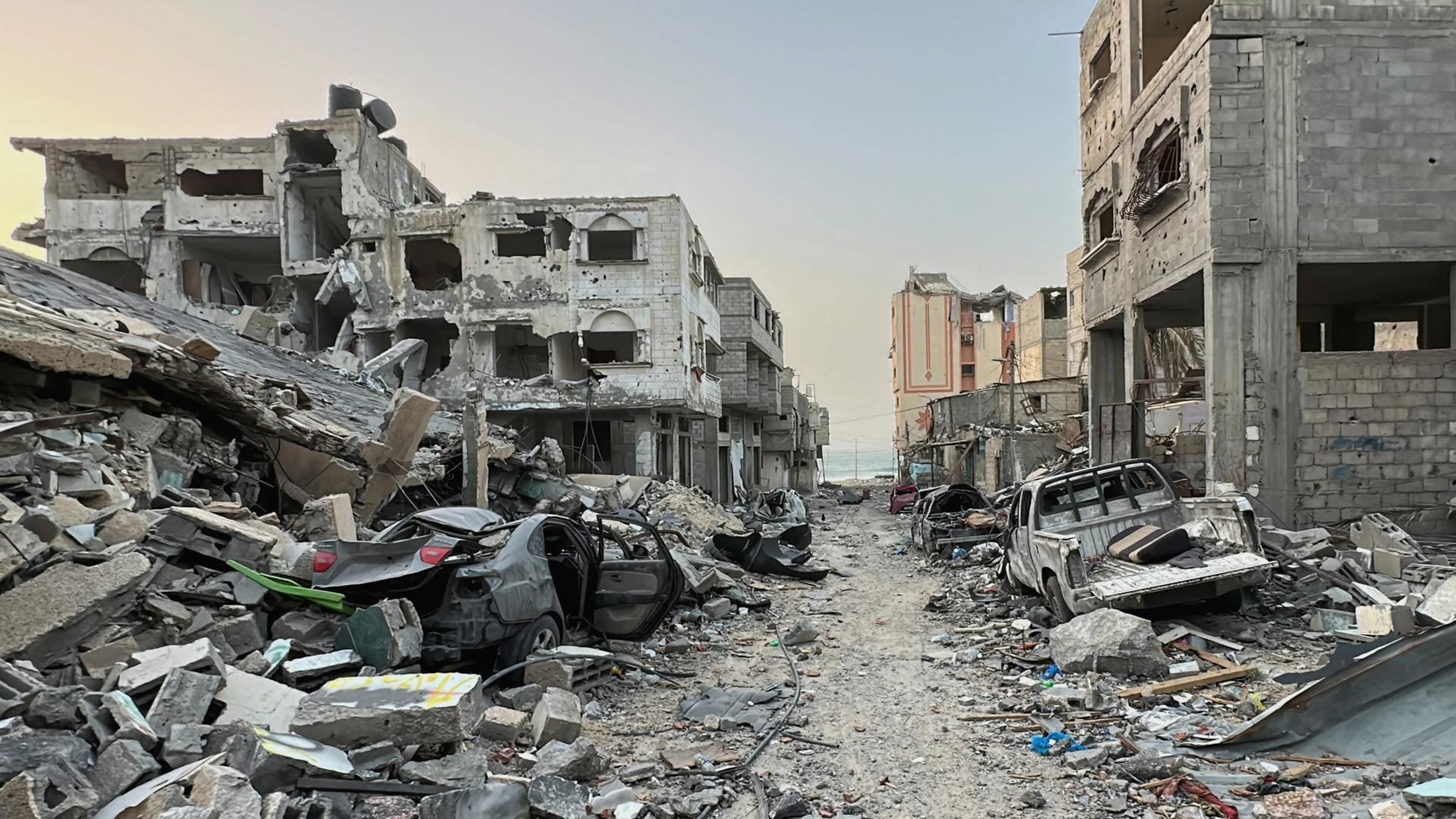 اتصالات مكثفة بشأن هدنة غزة وحماس تشترط صفقة شاملة