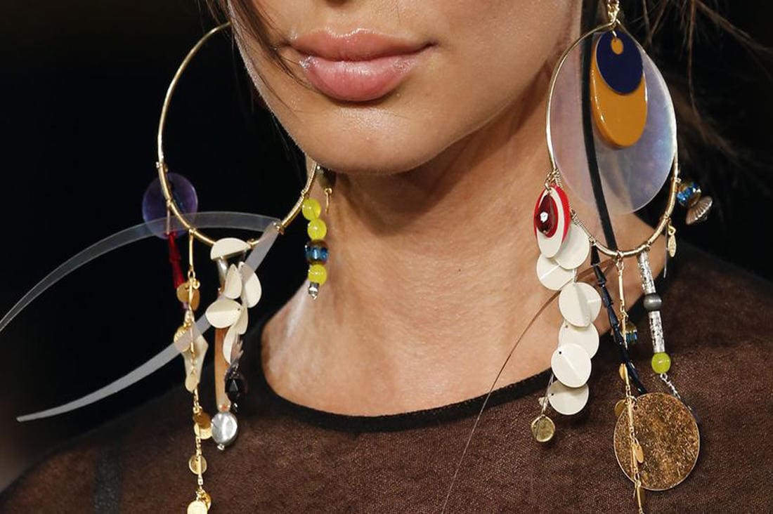 صيحات مجوهرات 2026: بين الجرأة الفنية والرومانسية الداكنة