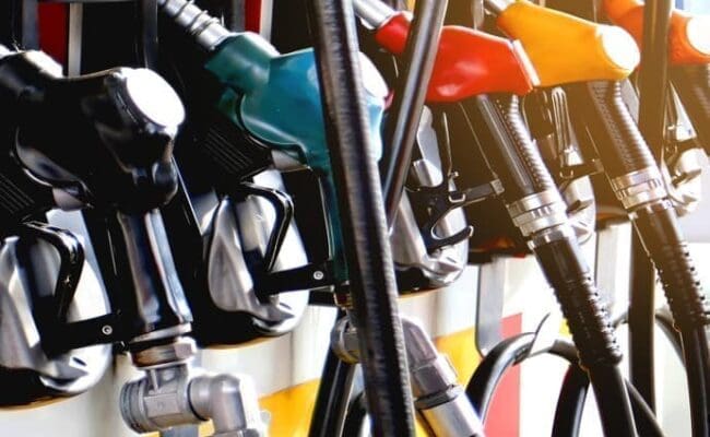 لبنان- لا نقص في البنزين والمازوت وتحذير من تخزين الغاز