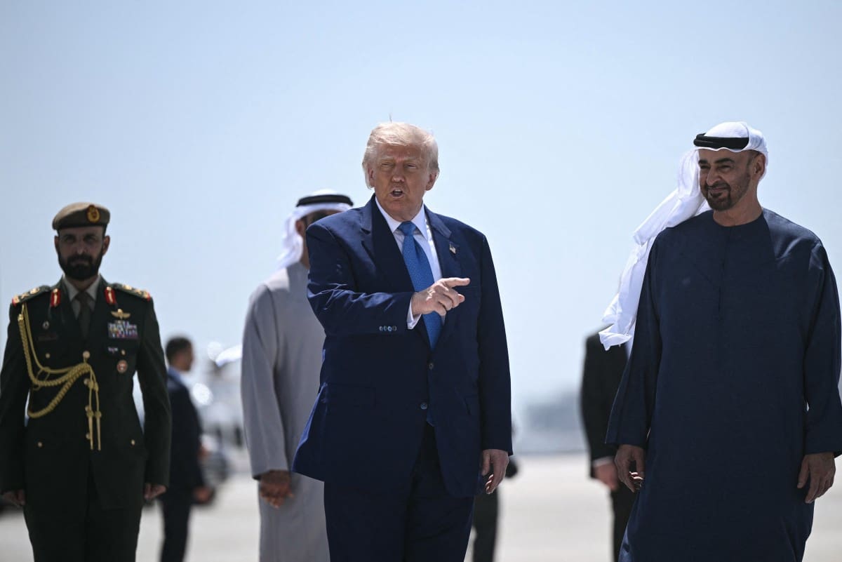 اتصال هاتفي بين محمد بن زايد وترامب لبحث التطورات الإقليمية والأمنية