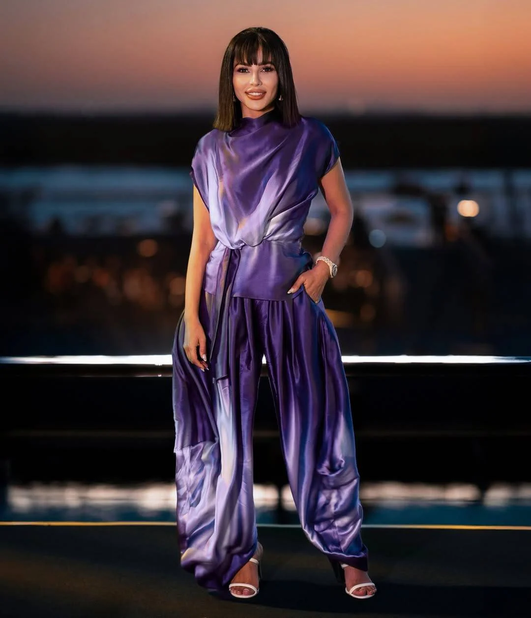 مهيرة عبد العزيز تختار الشروال الساتاني المميز في إطلالتها الأخيرة