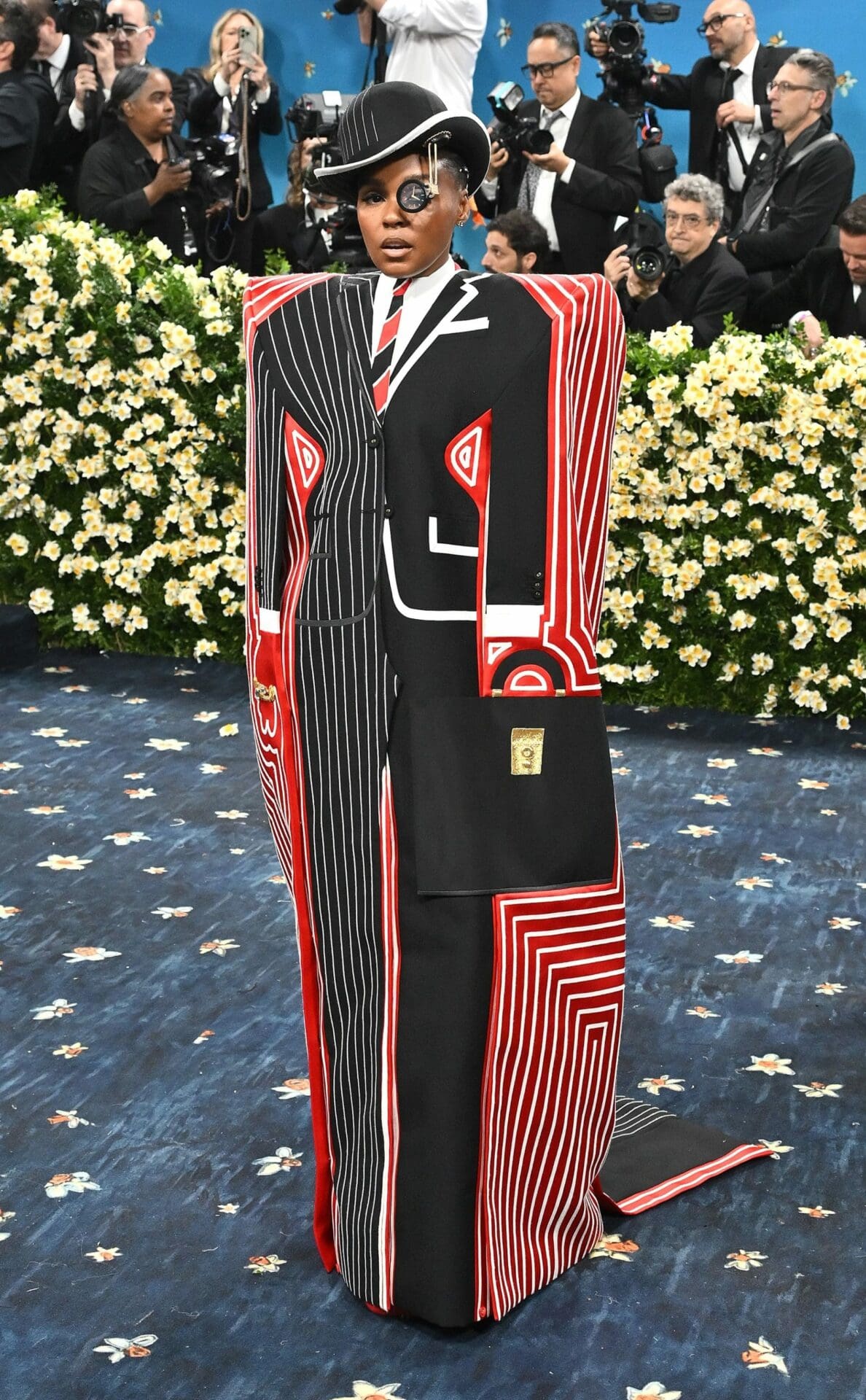 بدلات ميت غالا 2025: أناقة جريئة وأسلوب عصري يزين السجادة الحمراء