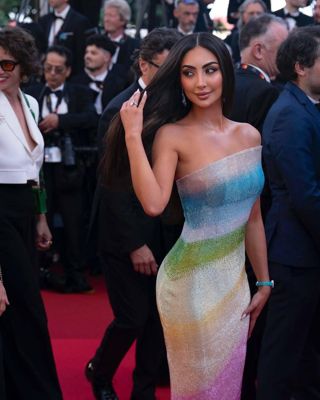 نور الغندور تتألق في كان: أناقة تنبض بالحياة