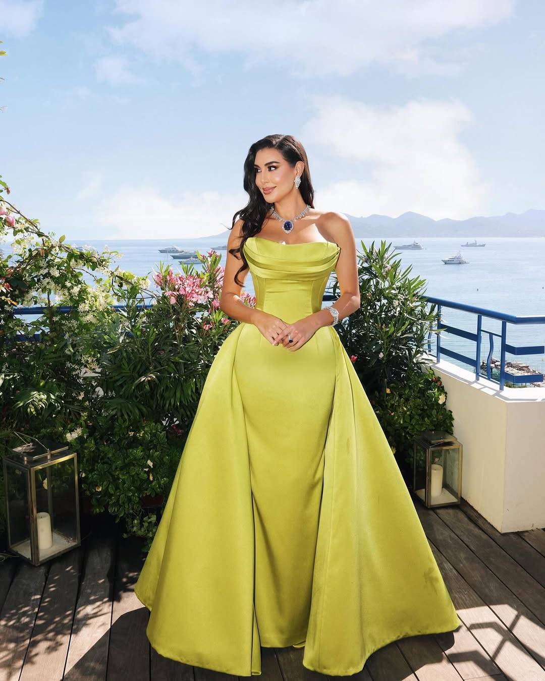 ياسمين صبري بإطلالة خضراء آسرة في "مهرجان كان السينمائي"