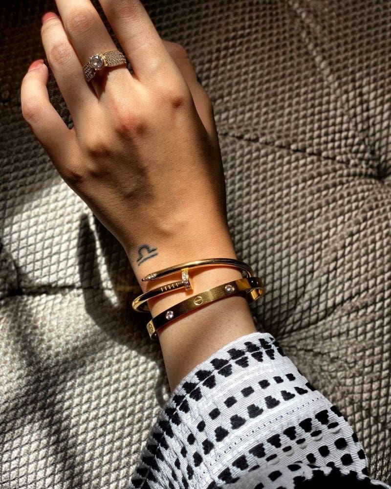 أساور Cartier: رموز الفخامة والأناقة التي لا تنتهي