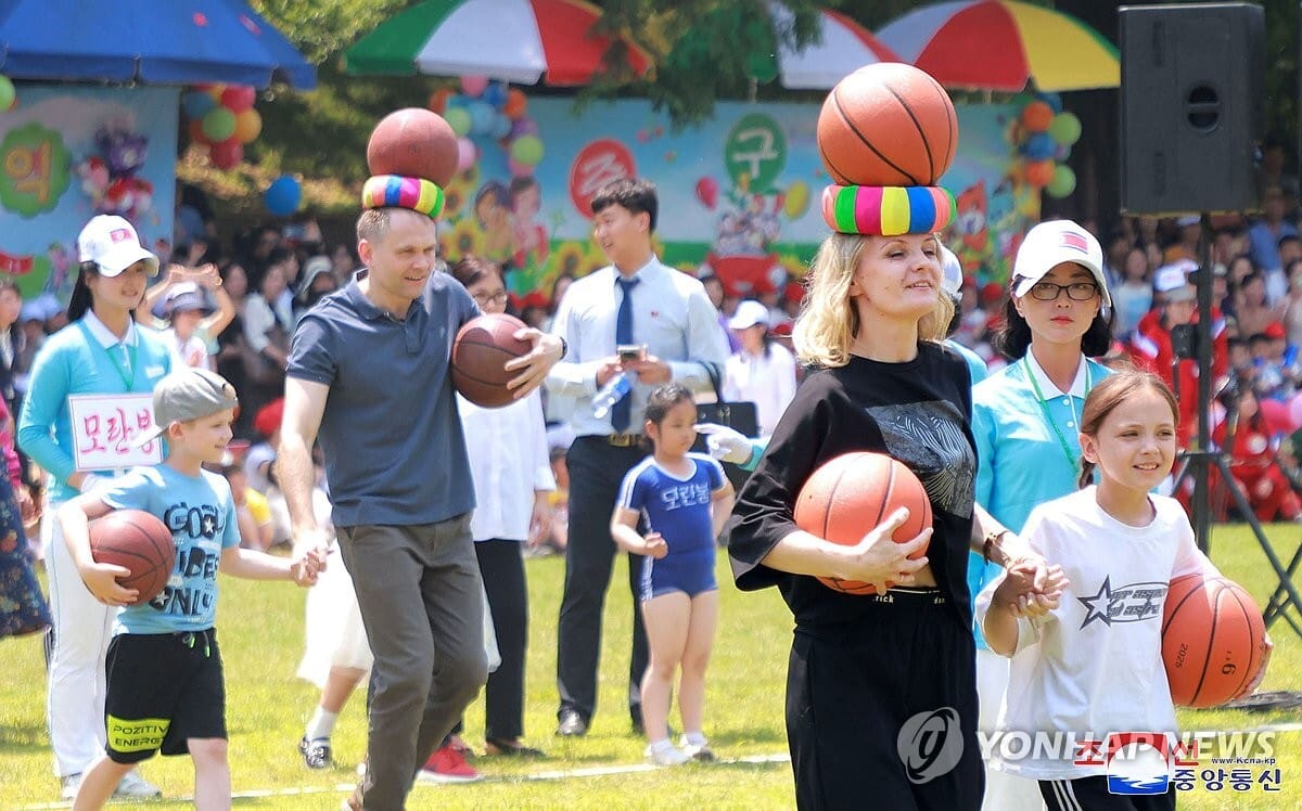 كوريا الشمالية تحتفل باليوم العالمي للطفل بحضور دبلوماسيين أجانب
