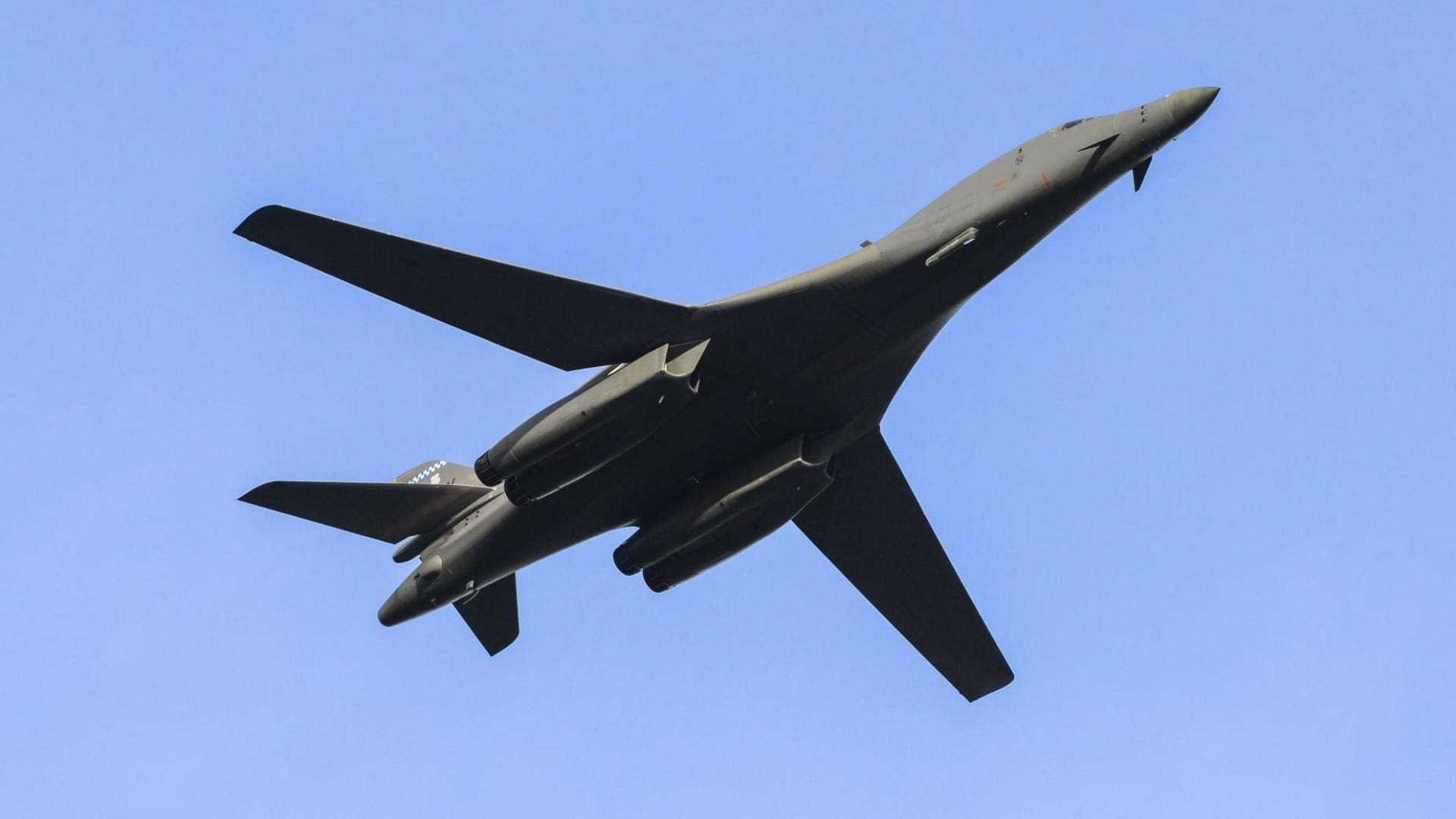 استعدادات أميركية مكثفة: قاذفات بي-2 تحلق نحو غوام وسط تصاعد التوتر مع إيران