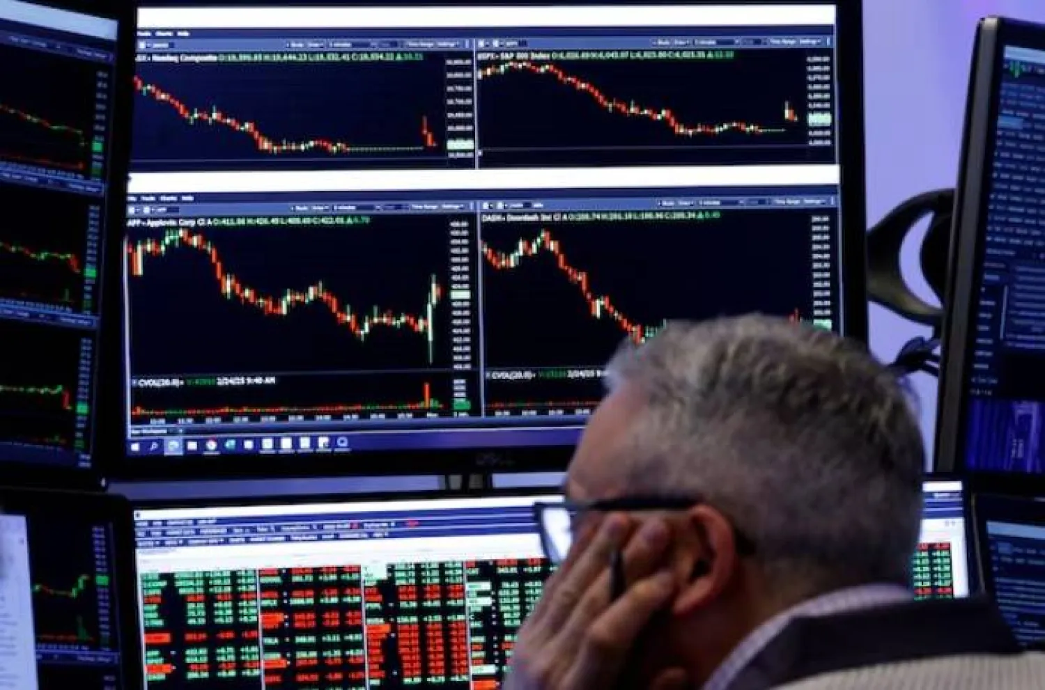 وول ستريت تبدأ الجلسة على ارتفاع بدعم من تمديد مهلة الرسوم الجمركية ومكاسب التكنولوجيا