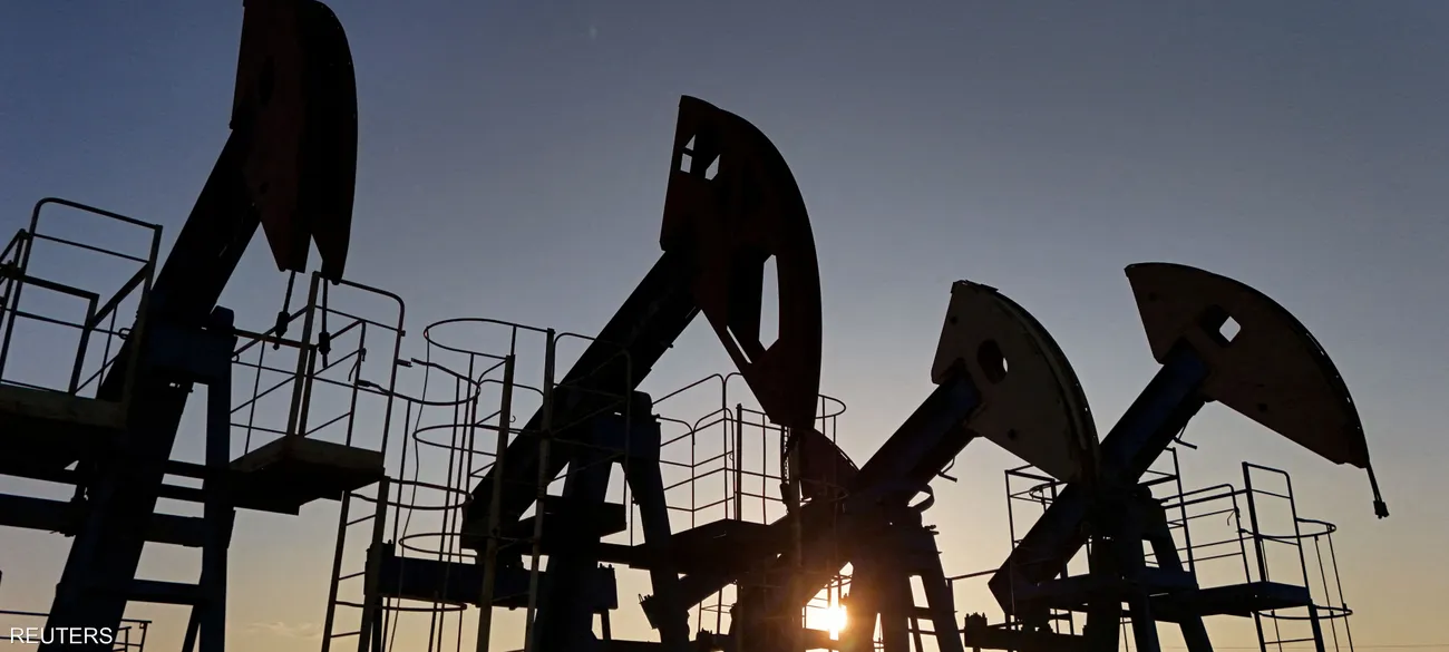 النفط يرتفع مع تصاعد التوتر النووي… والأسواق تترقب تحرّك أوبك+