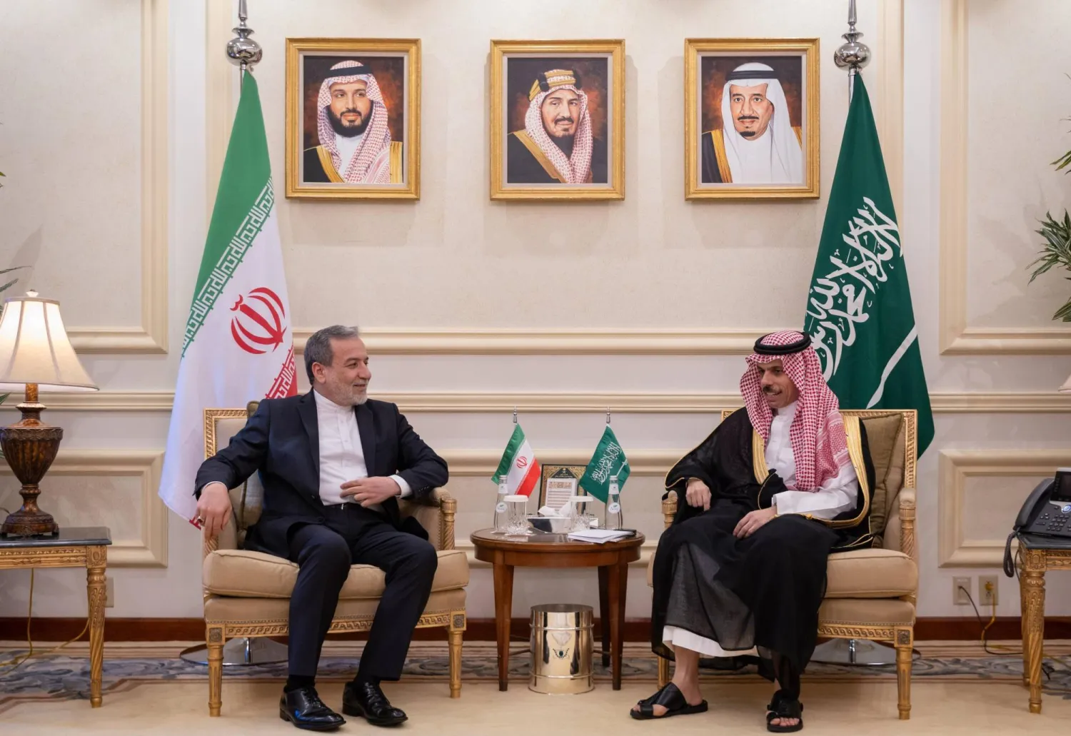 فيصل بن فرحان يستقبل نظيره الإيراني في مكة