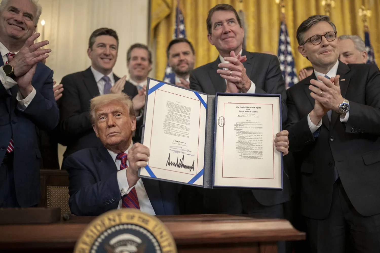 ترمب يوقّع قانون تنظيم العملات المستقرة… و"الإيثريوم" يشعل قفزة في أسهم الشركات الرقمية