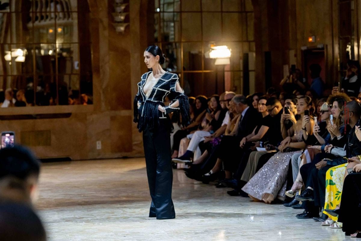 روبير أبي نادر في باريس: أناقة حالمة تلامس الرومانسية في كوتور خريف وشتاء 2025/2026