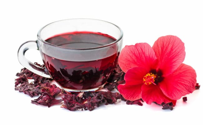 الكركديه: مشروب صحي بفوائد متعددة للجسم والقلب