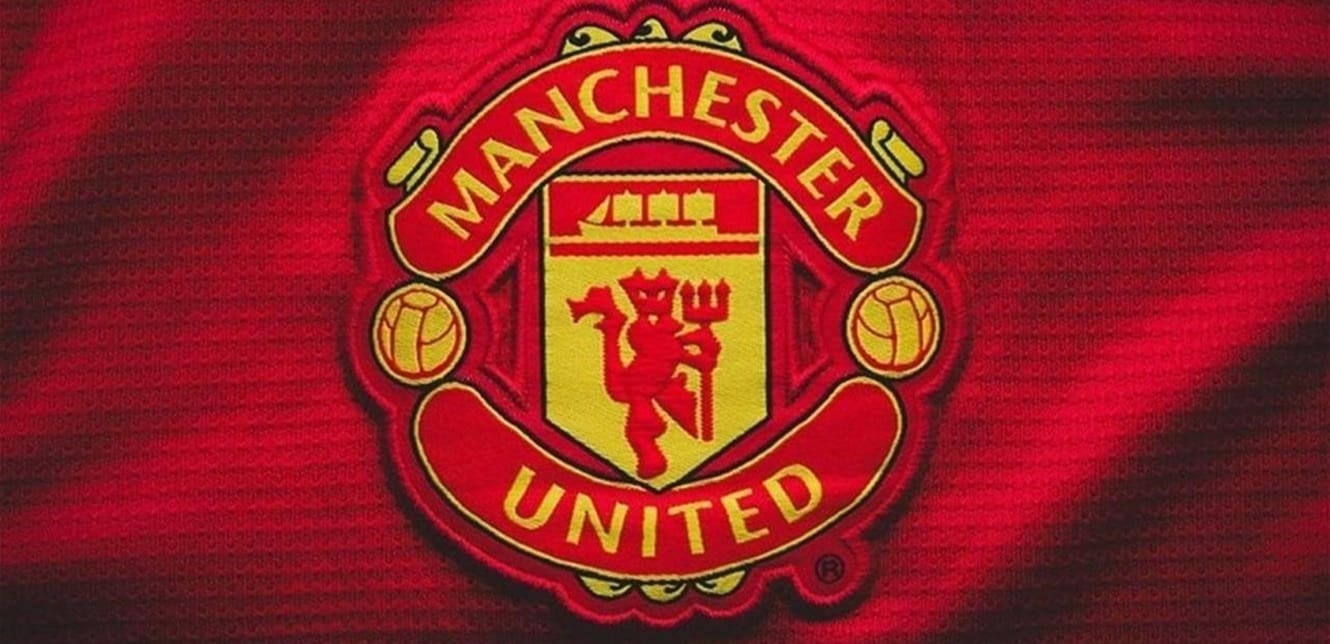 مانشستر يونايتد يهزم أرسنال ويشعل صراع القمة في الدوري الإنجليزي