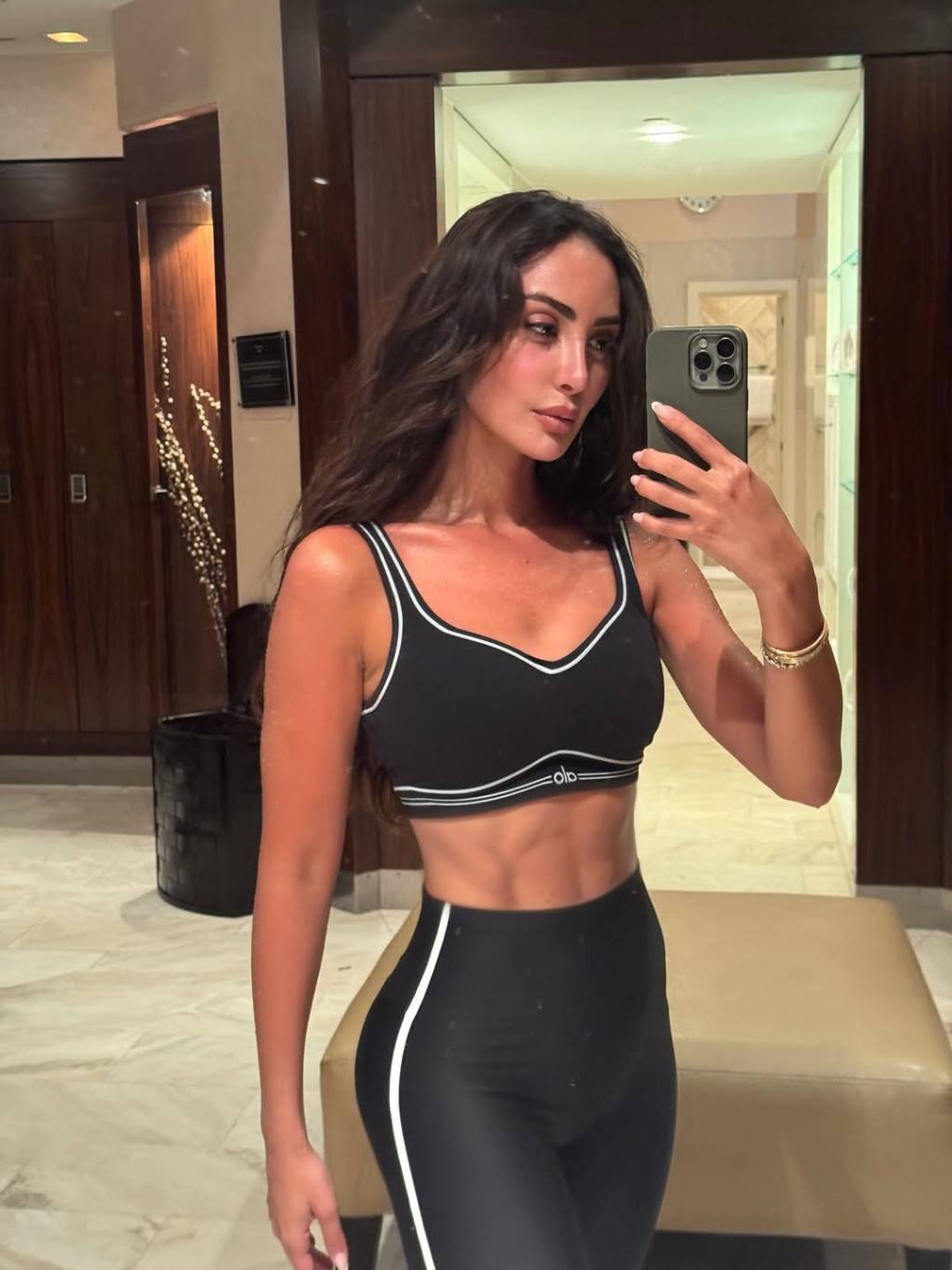 نور الغندور تخطف الأضواء بإطلالة رياضية