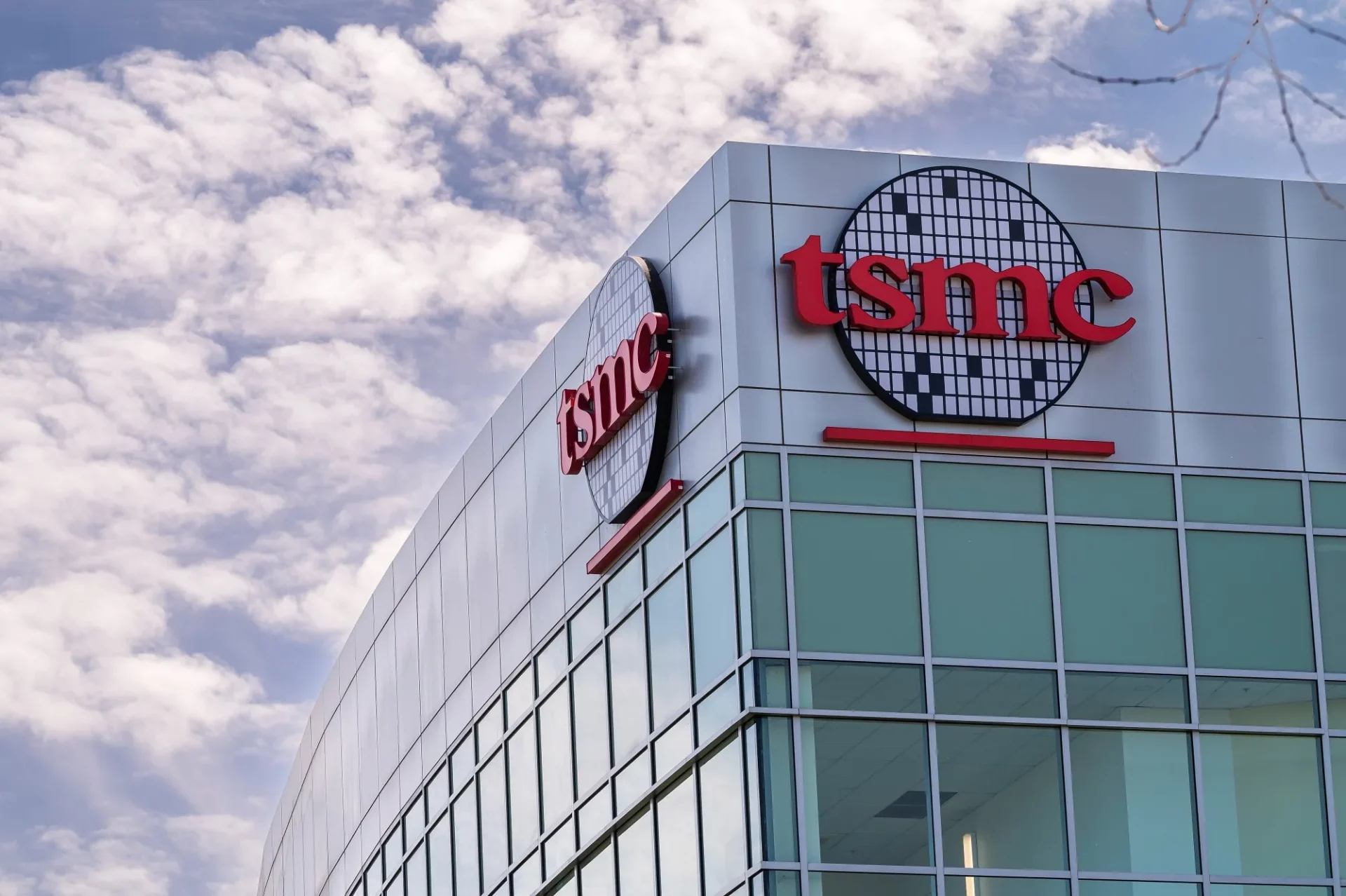 TSMC تحت المجهر في أريزونا: إنجاز تقني أم بيئة عمل "عدائية"؟