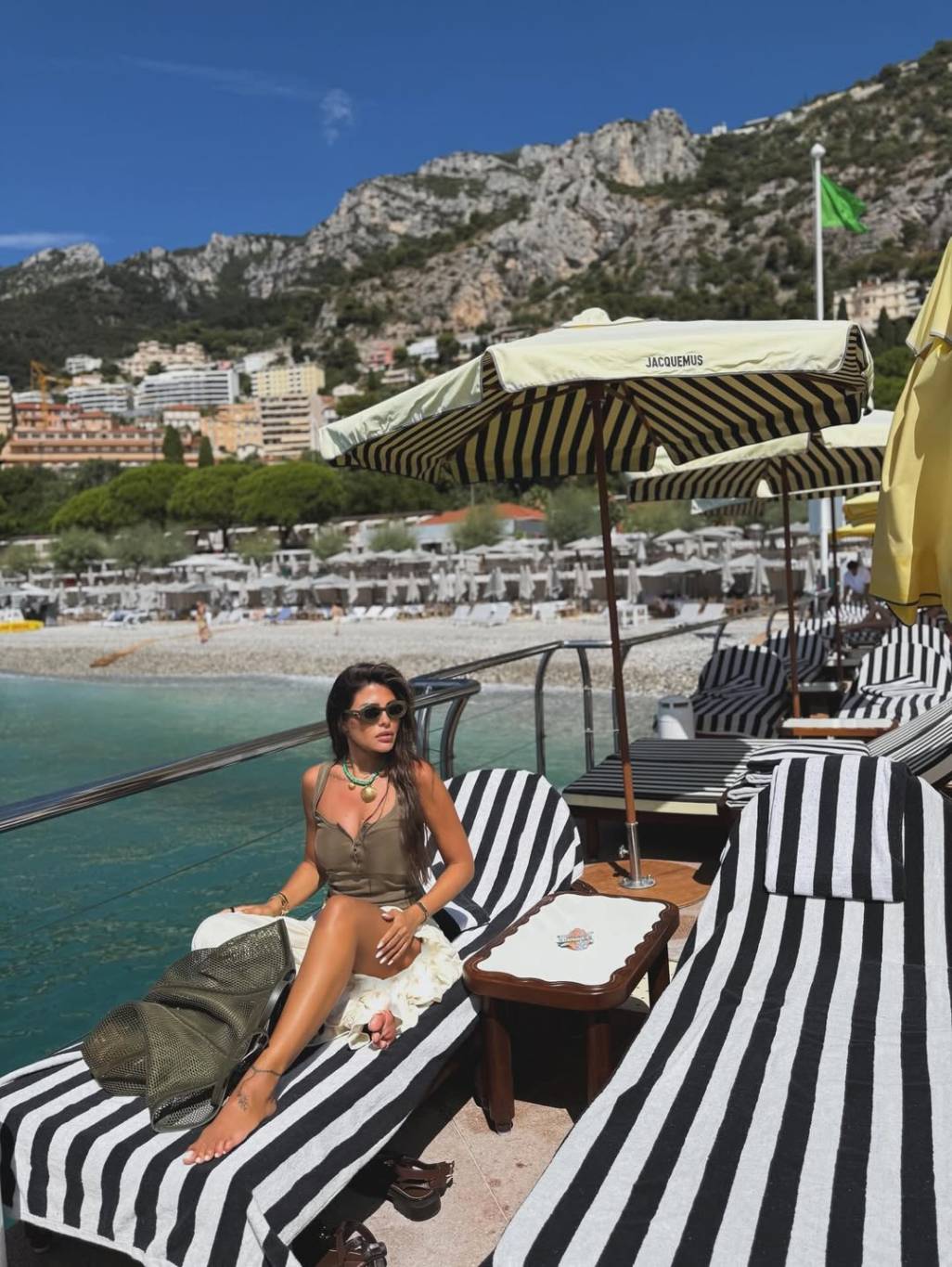 فوزازا بإطلالة جريئة في موناكو