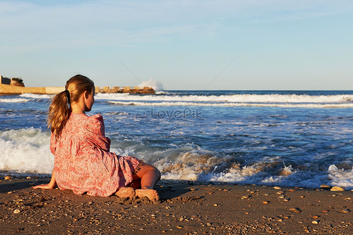 دليلك لأناقة الشاطئ: إطلالات صيفية مستوحاة من النجمات