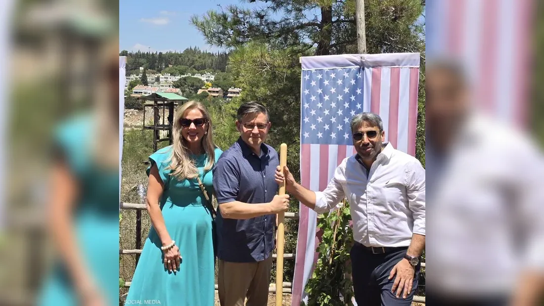 في سابقة مثيرة للجدل… رئيس مجلس النواب الأميركي يزور مستوطنة في الضفة الغربية