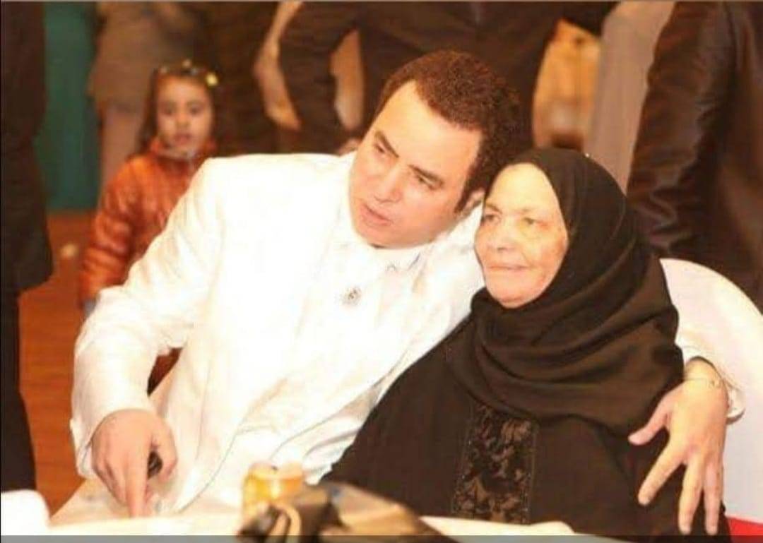 وفاة والدة الفنان صبحي خليل وعلاقتها بمحمد صلاح