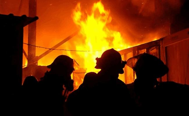 حريق ضخم في شبرا الخيمة يعطل حركة المترو ويصيب 4 أشخاص