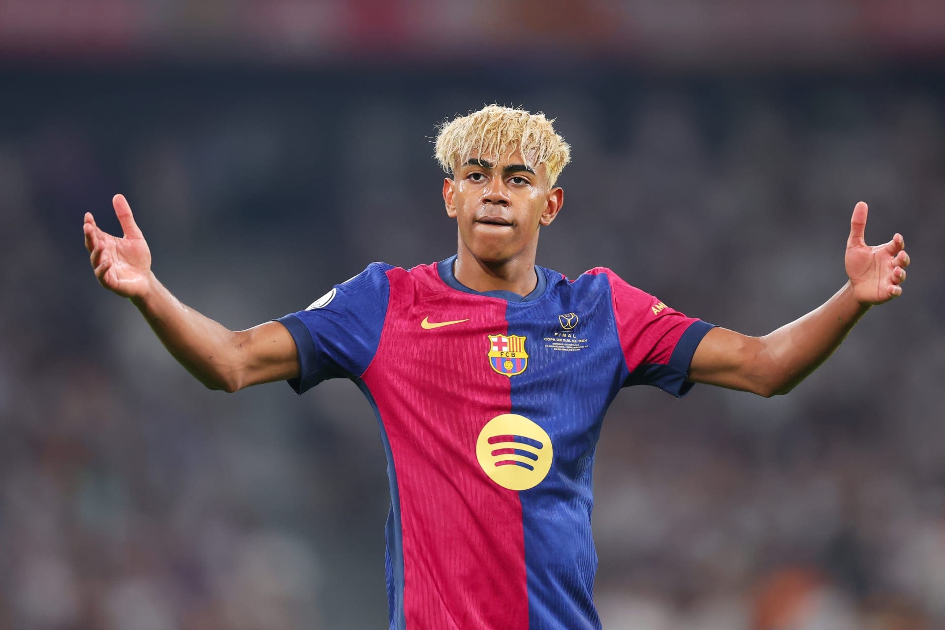 لامين يامال يثير الجدل في برشلونة: فليك غاضب من تدخل الإدارة