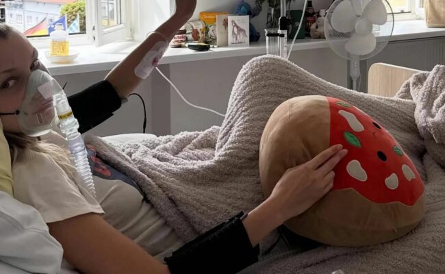 بيلا حديد تُقلق جمهورها بصور من المستشفى.. وجيجي تدعمها برسالة مؤثرة