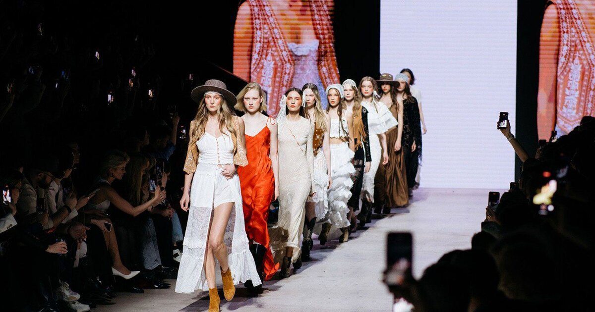 من "زاريادي" إلى العالم: أسبوع الموضة في موسكو يحتفي بالإبداع المحلي والدولي