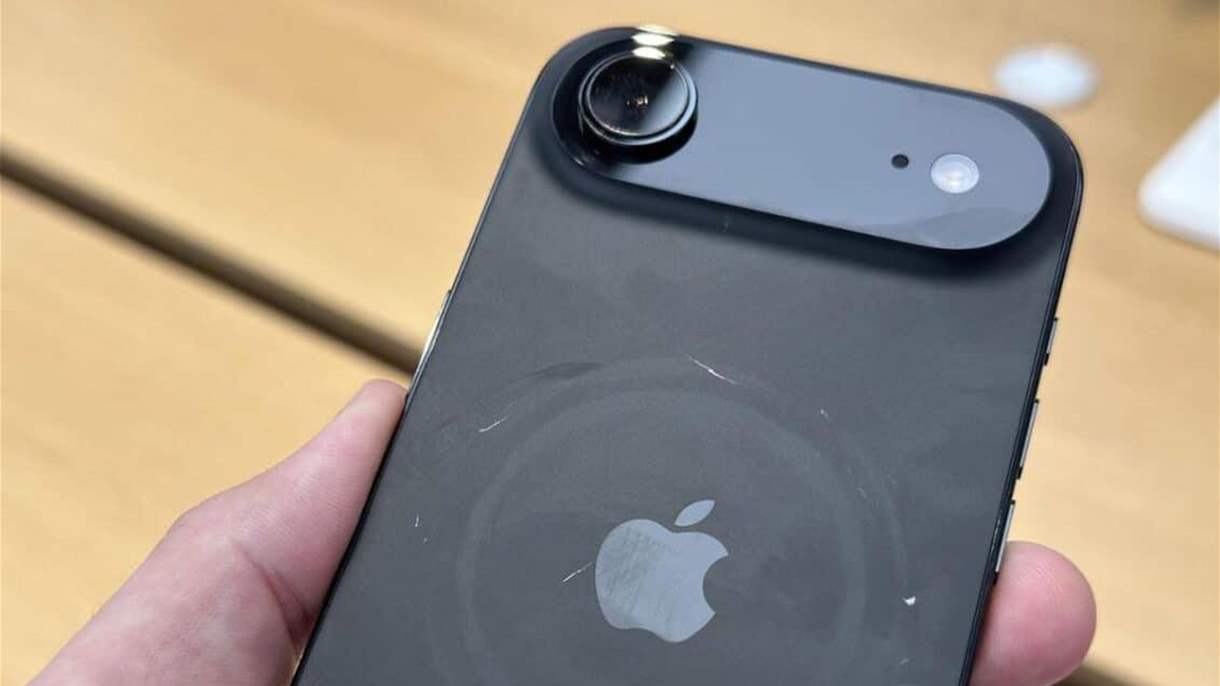 "خدوش آيفون 17" تثير الجدل.. وأبل توضح: ليست خدوشًا بل آثار خارجية قابلة للإزالة