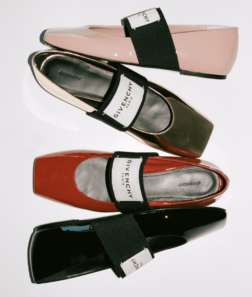 جيفنشي تعيد ابتكار أناقة الخمسينيات بإطلاق "Sliced Square Ballerina"