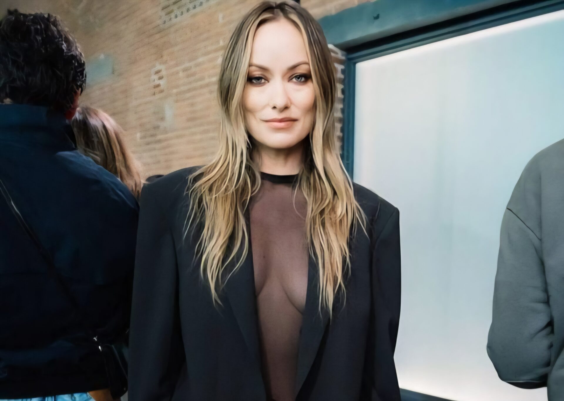 أوليفيا وايلد تتألق بأجرأ إطلالة في أسبوع نيويورك للموضة