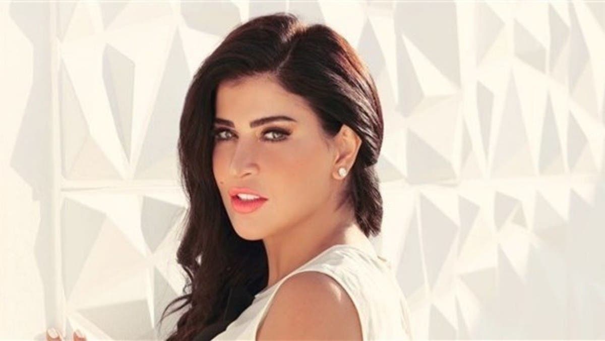 جومانا مراد تتألق بالدينم الجريء وحقيبة فخمة