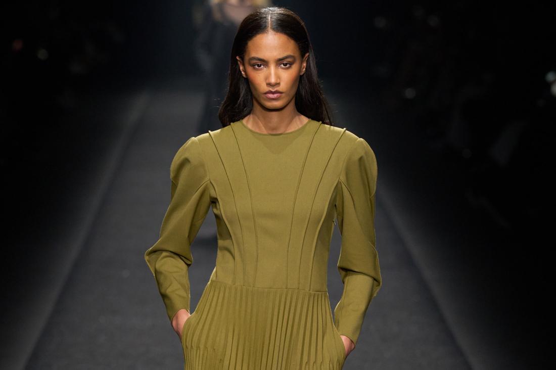 أبرز صيحات الطبعات لخريف وشتاء 2025: نقوش كلاسيكية وعصرية