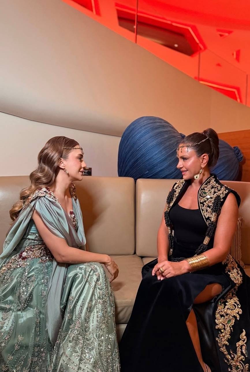 ديمة قندلفت تتألق بالقفطان الجزائري في مهرجان عنابة للفيلم المتوسطي